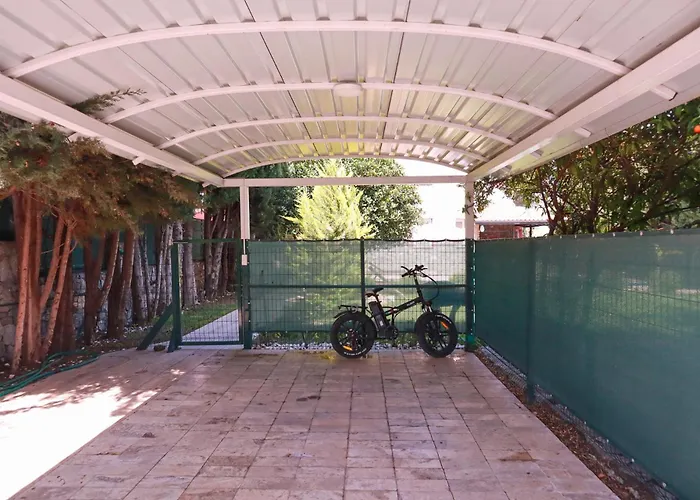 别墅 Oasis Tasin Zarafeti,modern Rahatlik 达拉曼